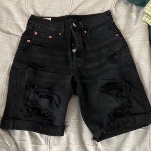 LEVIS 501 ripped shorts